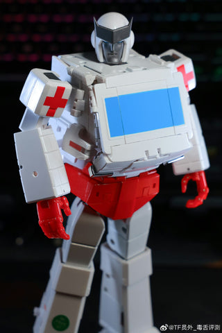 XTransbots MX-48 MX48 MX-XXXXVIII Ratliff ( Ratchet ) X-transbots 22cm / 8.7"