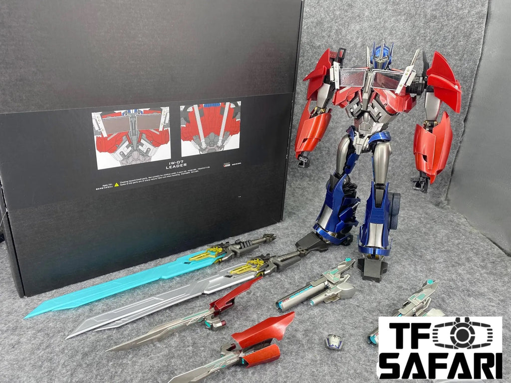 Iron Warrior DLX Scale Transformers Prime Optimus Prime Model Kit